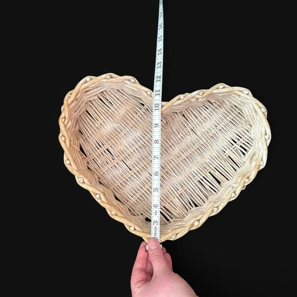 Vintage Woven Rattan Heart Basket/Shelf🤎🧺